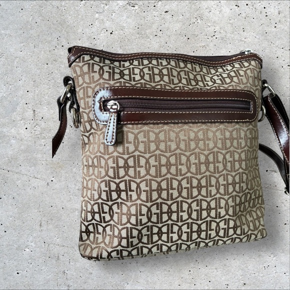 Giani Bernini Signature Shoulder Bag EUC Retails $125 - Picture 4 of 14